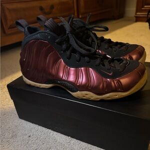 Air foamposite Maroon Size 9.5 Barely worn